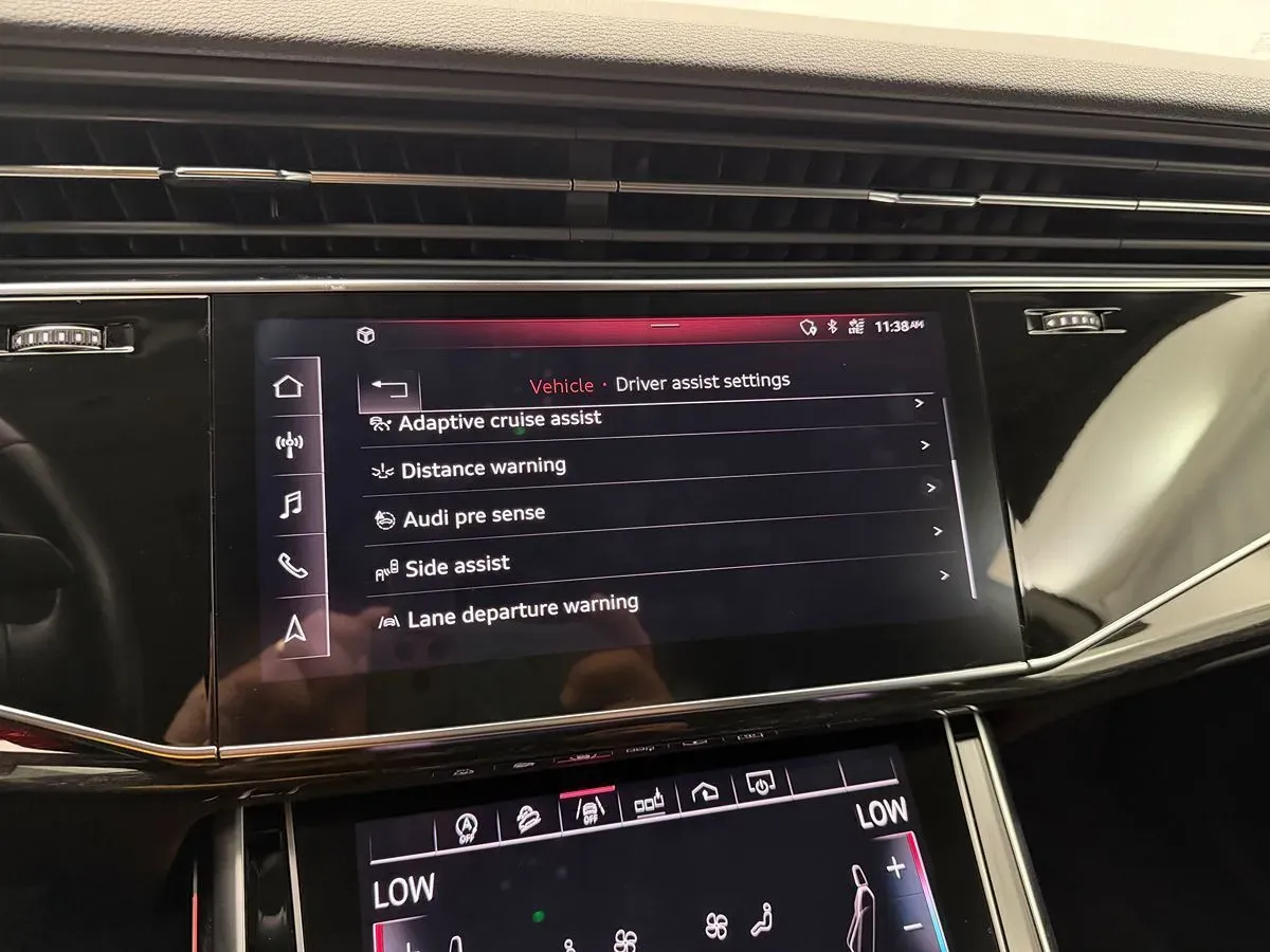 Audi Q8 photo 21