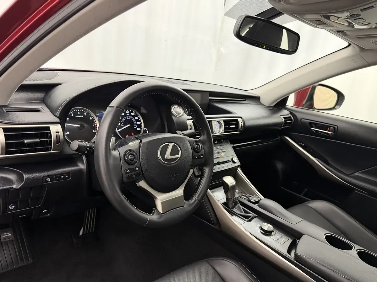 Lexus IS photo 6