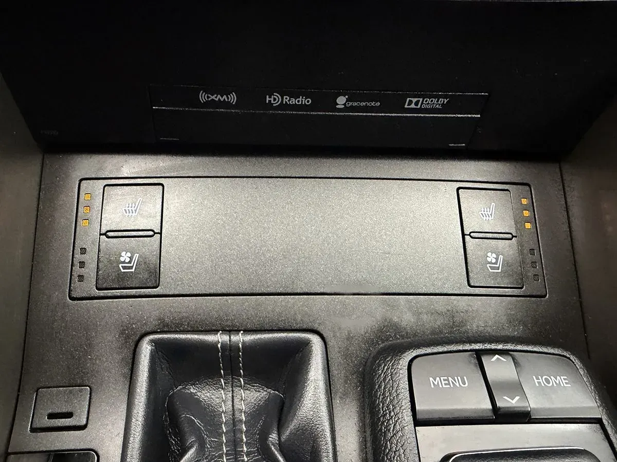 Lexus IS photo 18