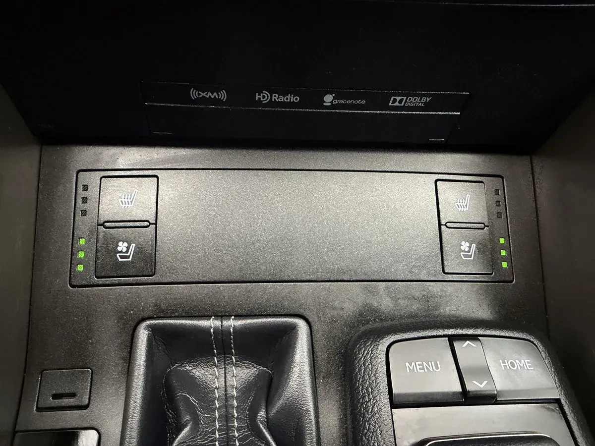 Lexus IS photo 19