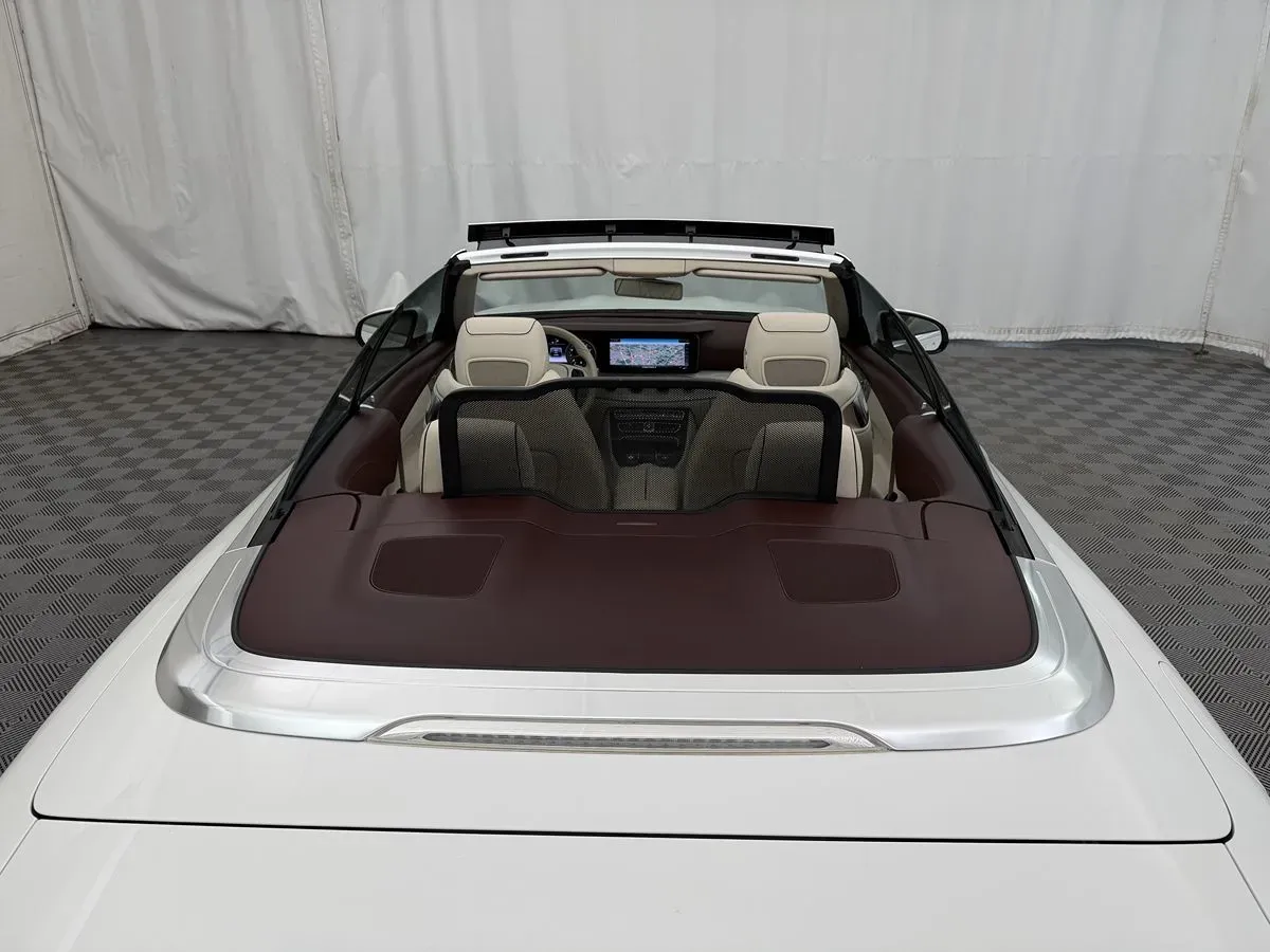 Mercedes-Benz E-Class photo 8