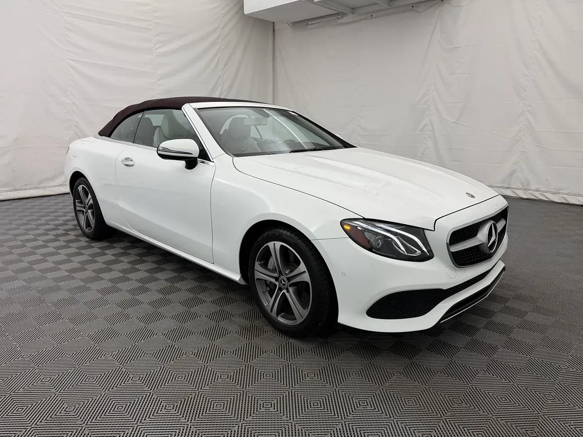 Mercedes-Benz E-Class photo 11