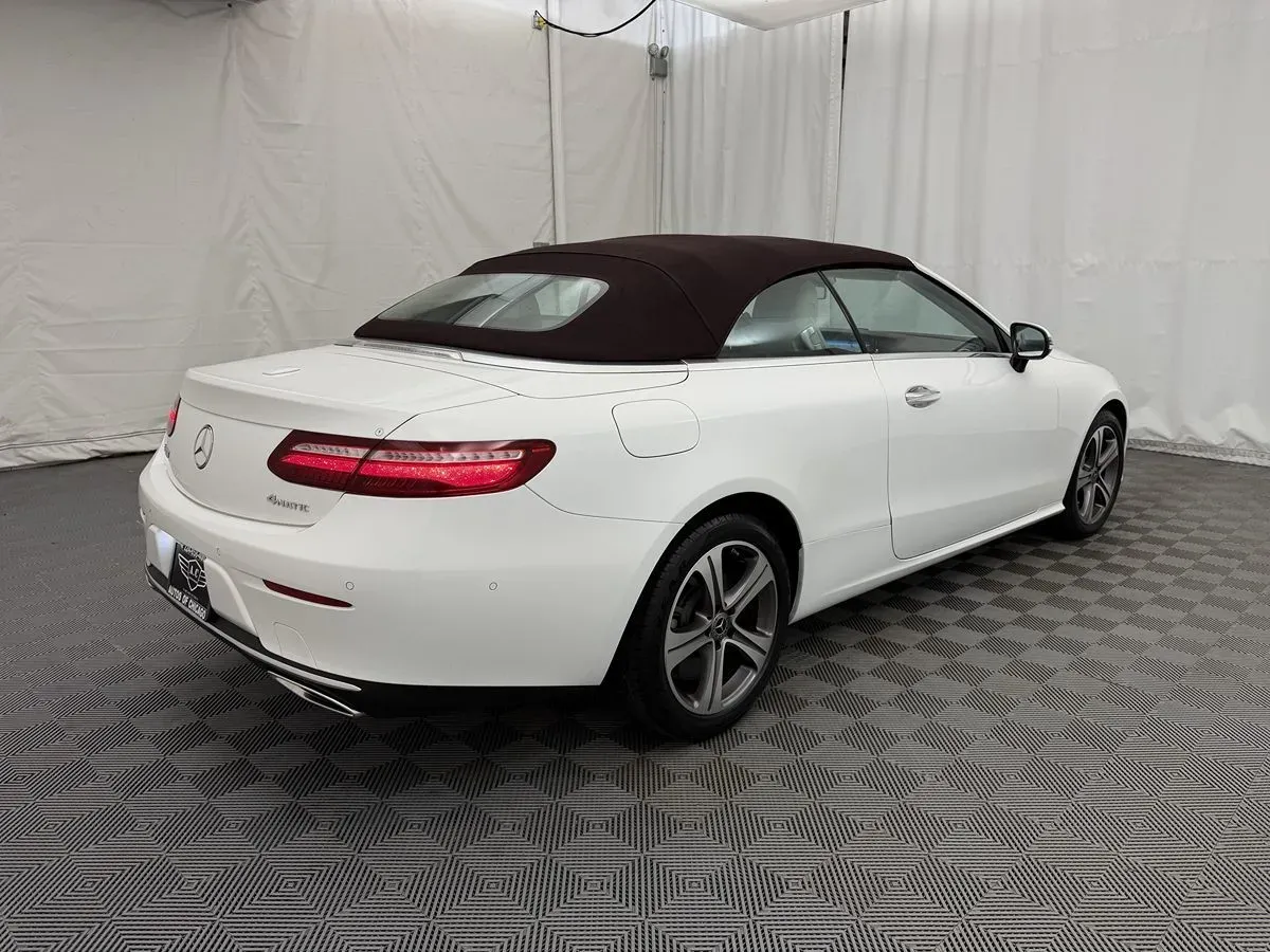 Mercedes-Benz E-Class photo 12