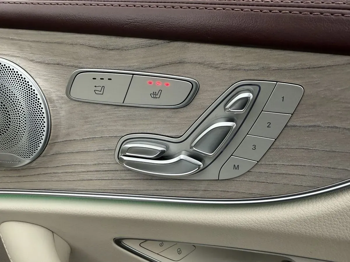Mercedes-Benz E-Class photo 43