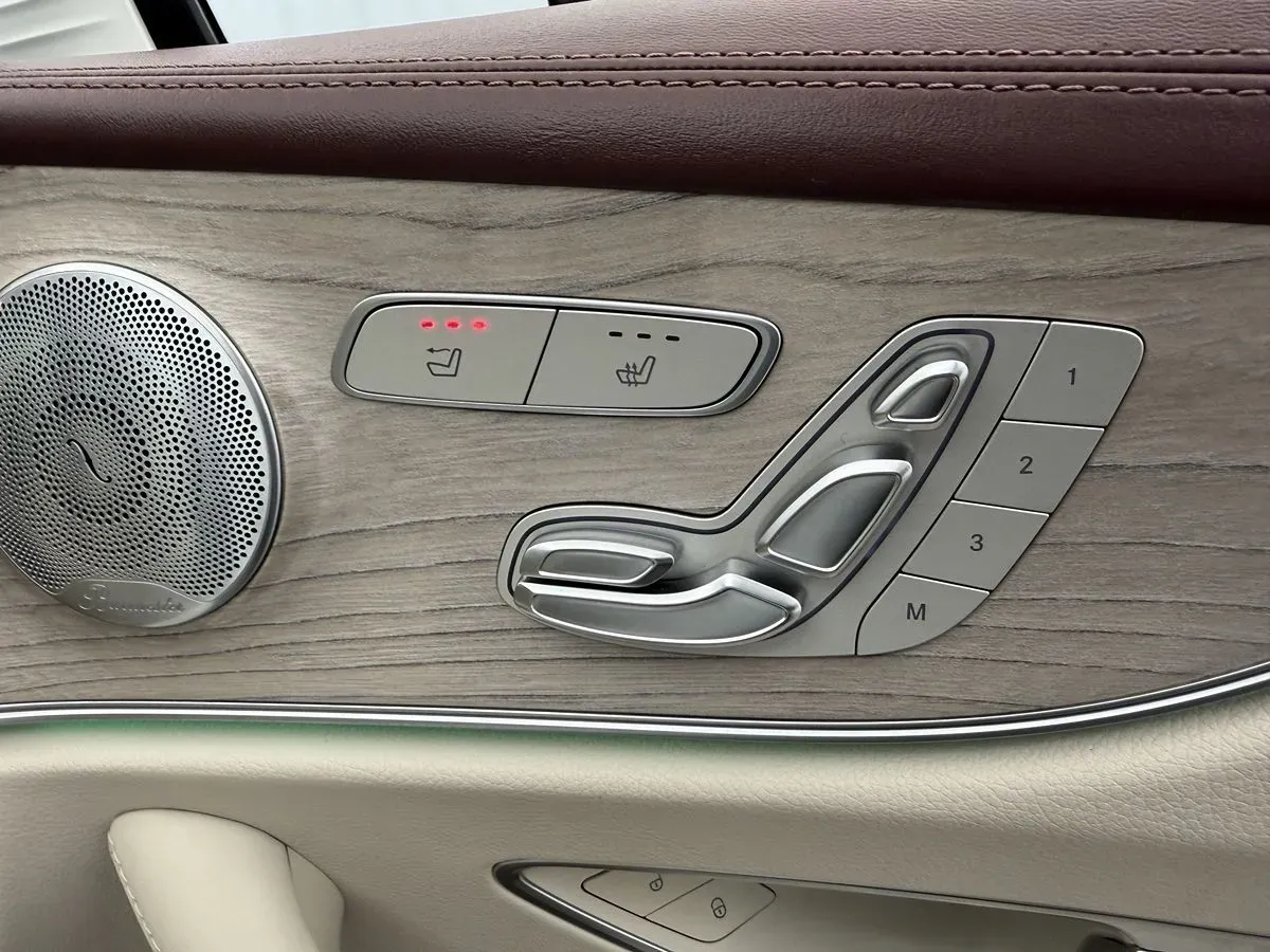 Mercedes-Benz E-Class photo 44