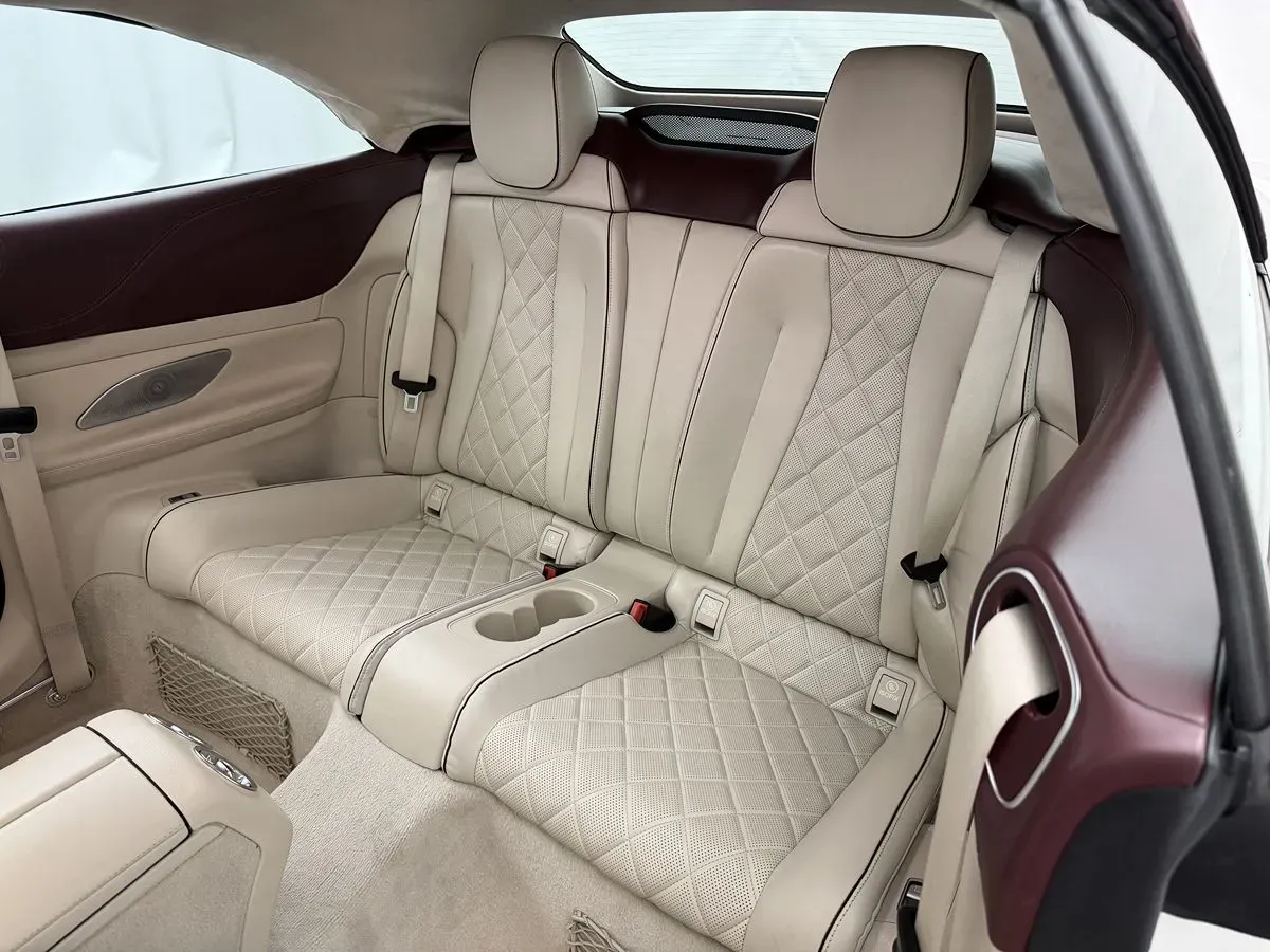 Mercedes-Benz E-Class photo 39