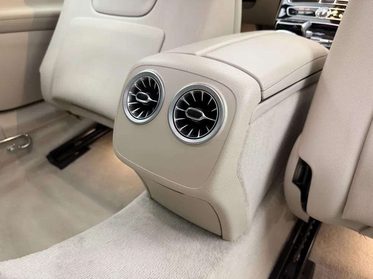 Mercedes-Benz E-Class photo 40