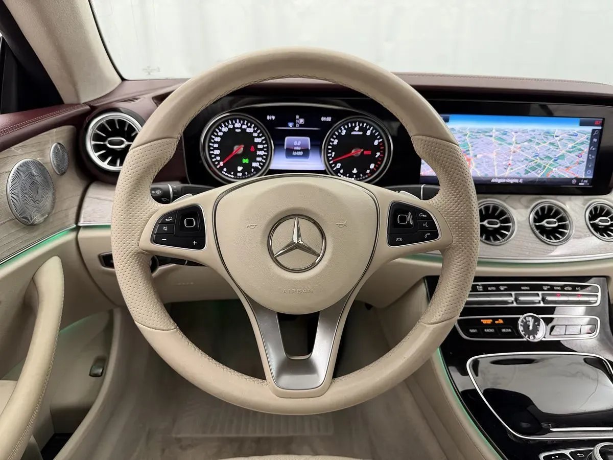 Mercedes-Benz E-Class photo 16