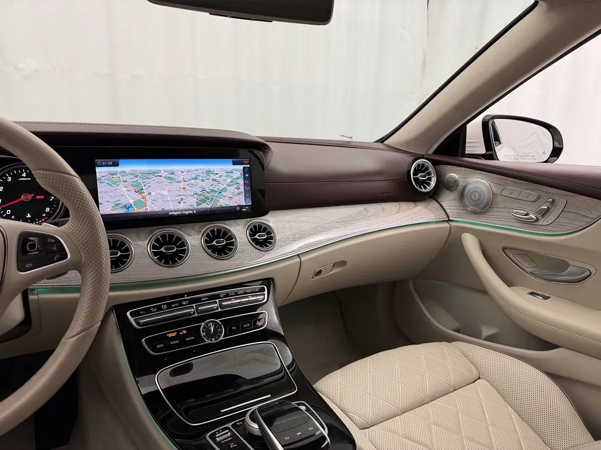 Mercedes-Benz E-Class photo 22