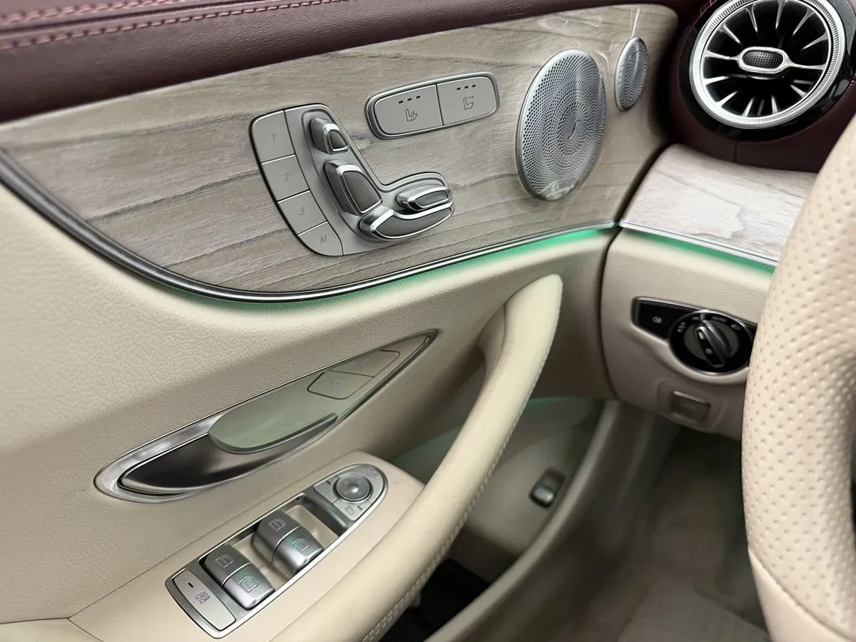 Mercedes-Benz E-Class photo 17