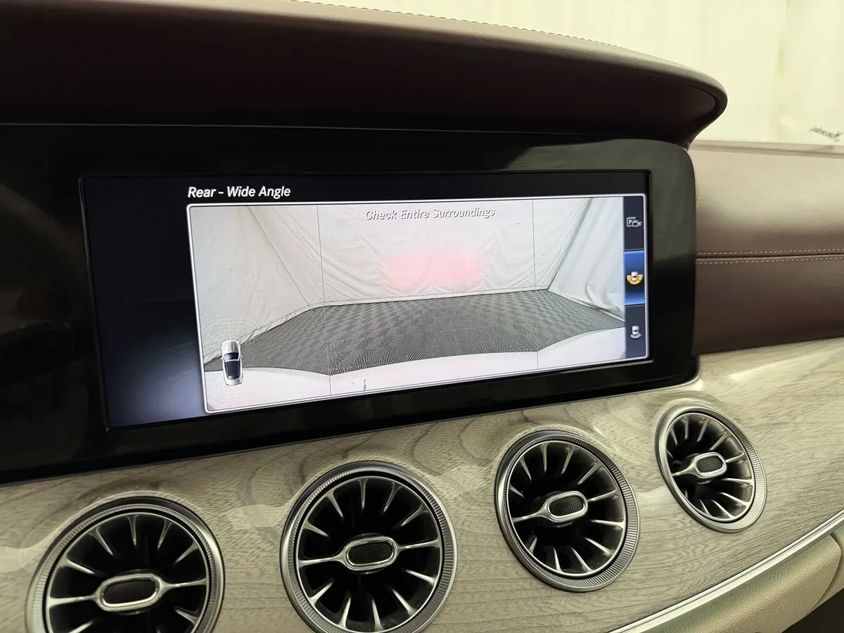 Mercedes-Benz E-Class photo 29