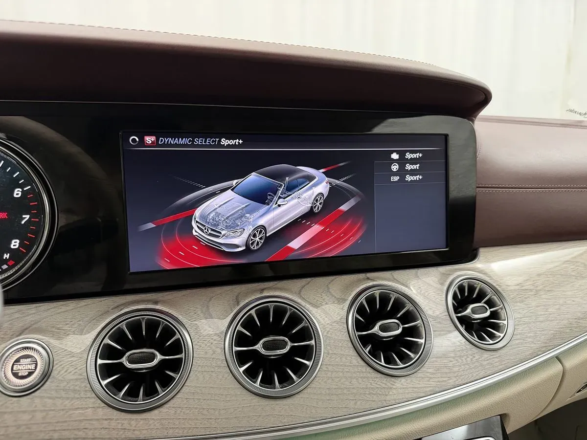 Mercedes-Benz E-Class photo 32