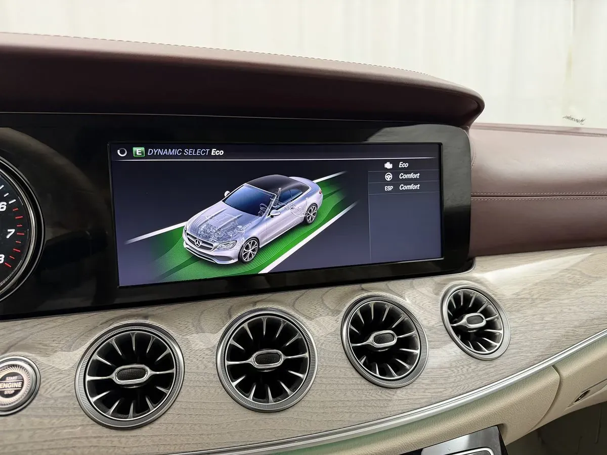 Mercedes-Benz E-Class photo 35