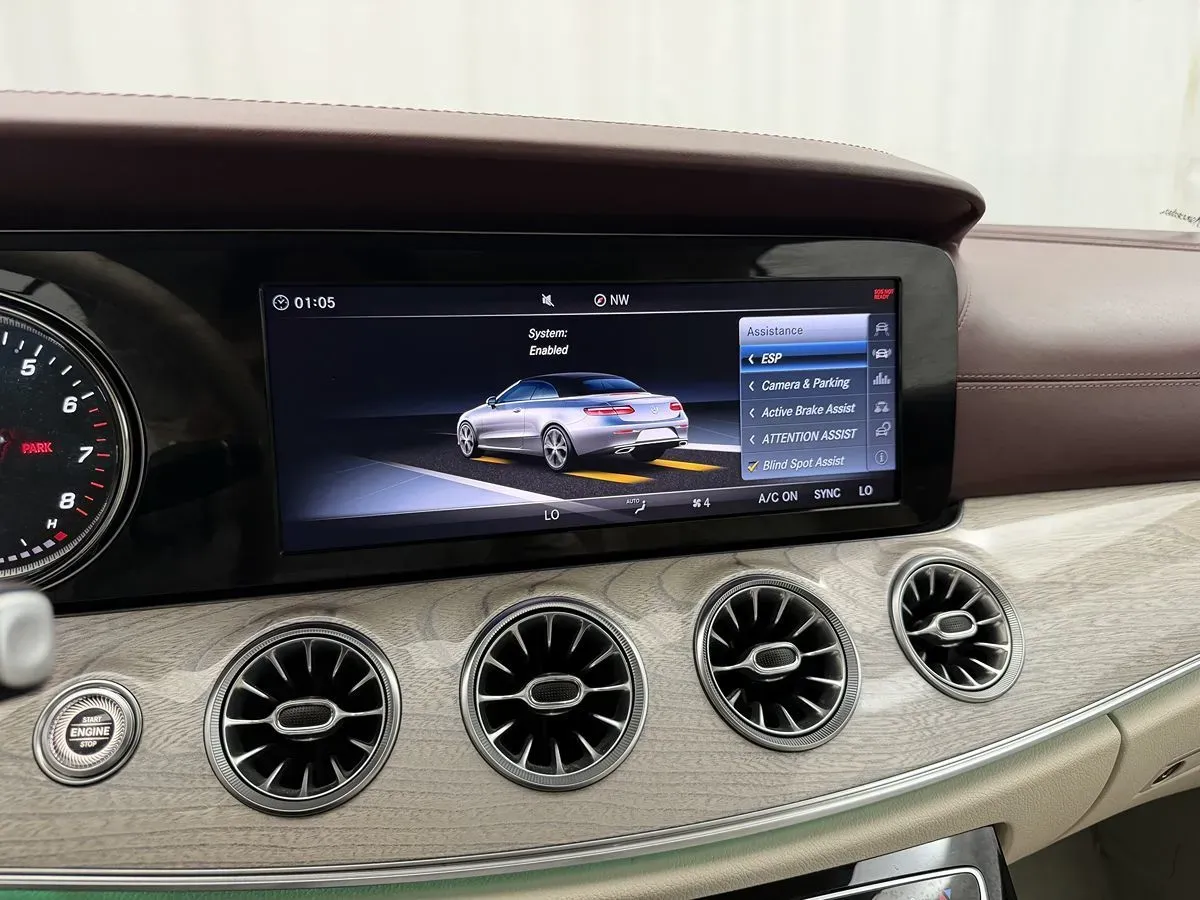 Mercedes-Benz E-Class photo 23