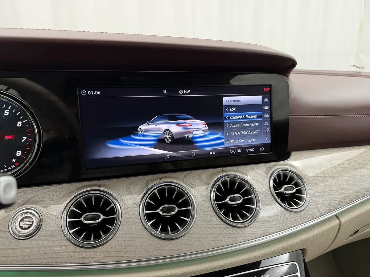 Mercedes-Benz E-Class photo 24