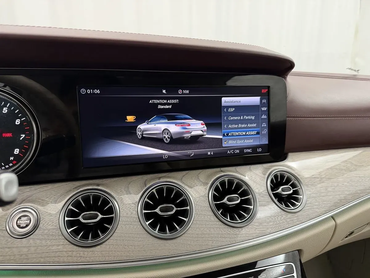 Mercedes-Benz E-Class photo 26