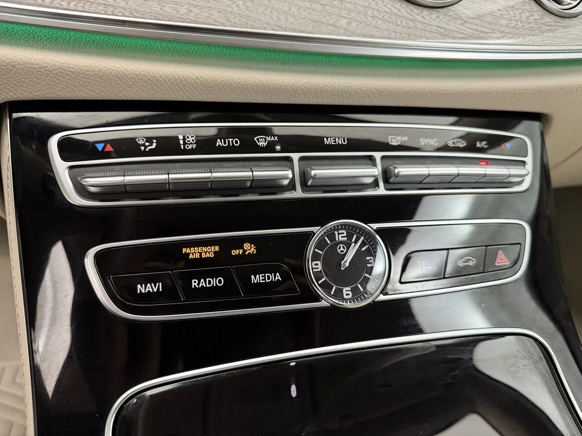 Mercedes-Benz E-Class photo 36