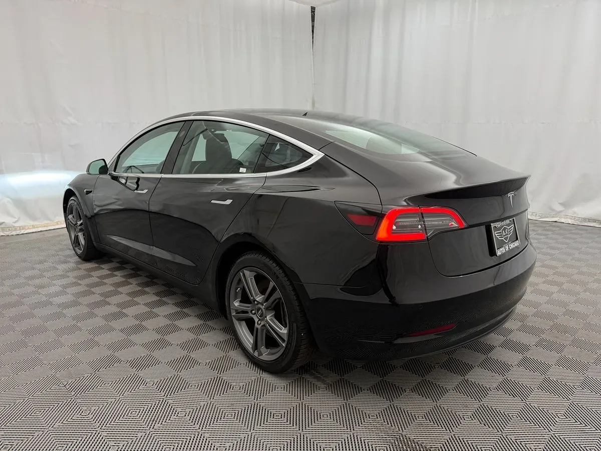 Tesla Model 3 photo 7