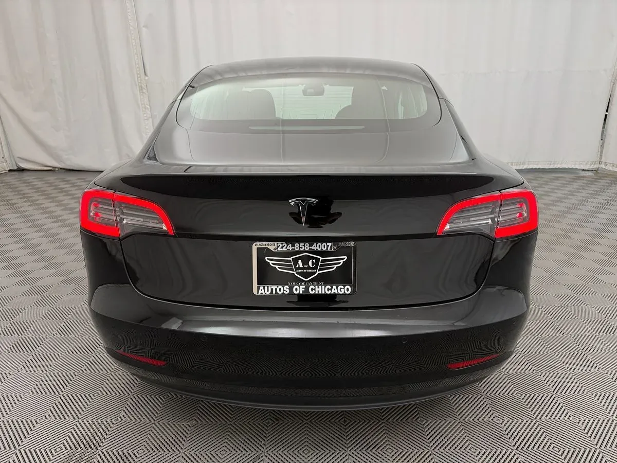 Tesla Model 3 photo 6