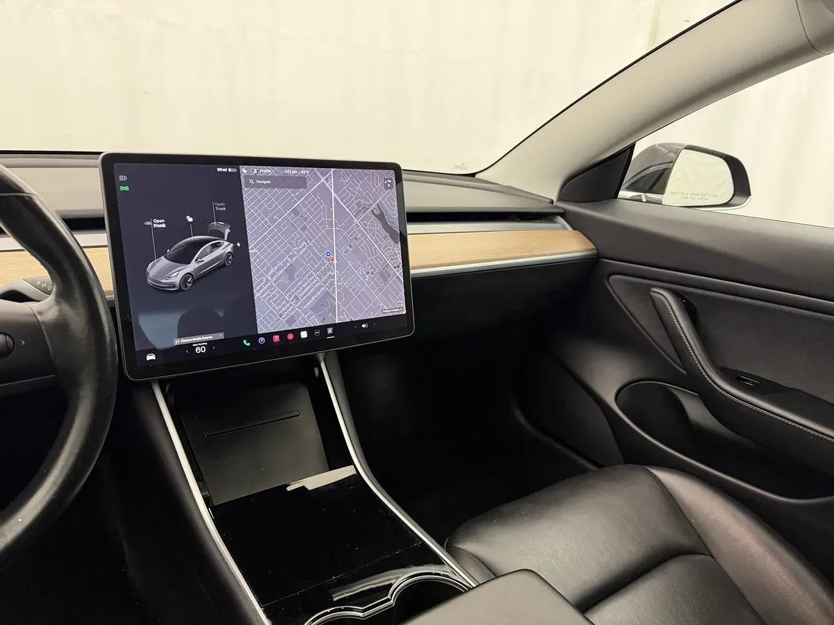 Tesla Model 3 photo 14
