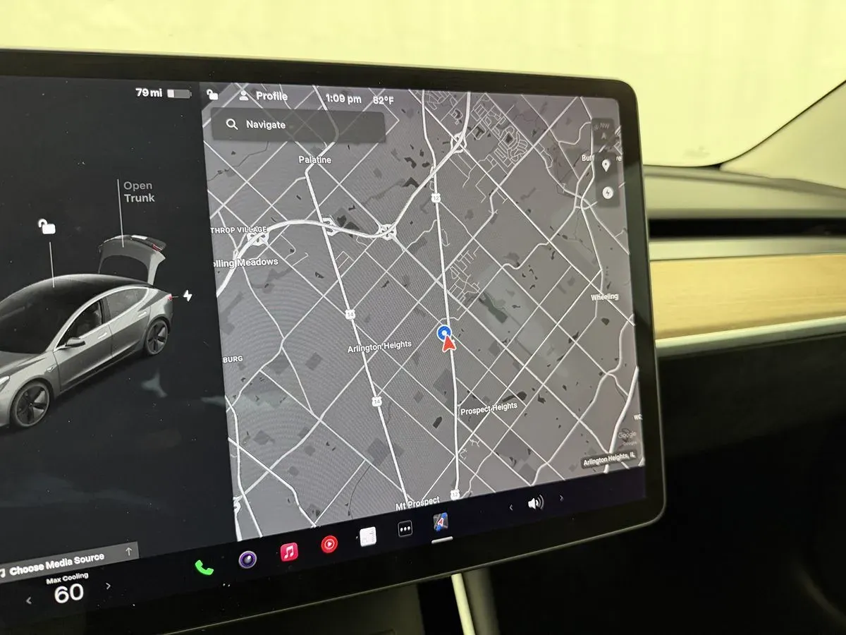 Tesla Model 3 photo 16