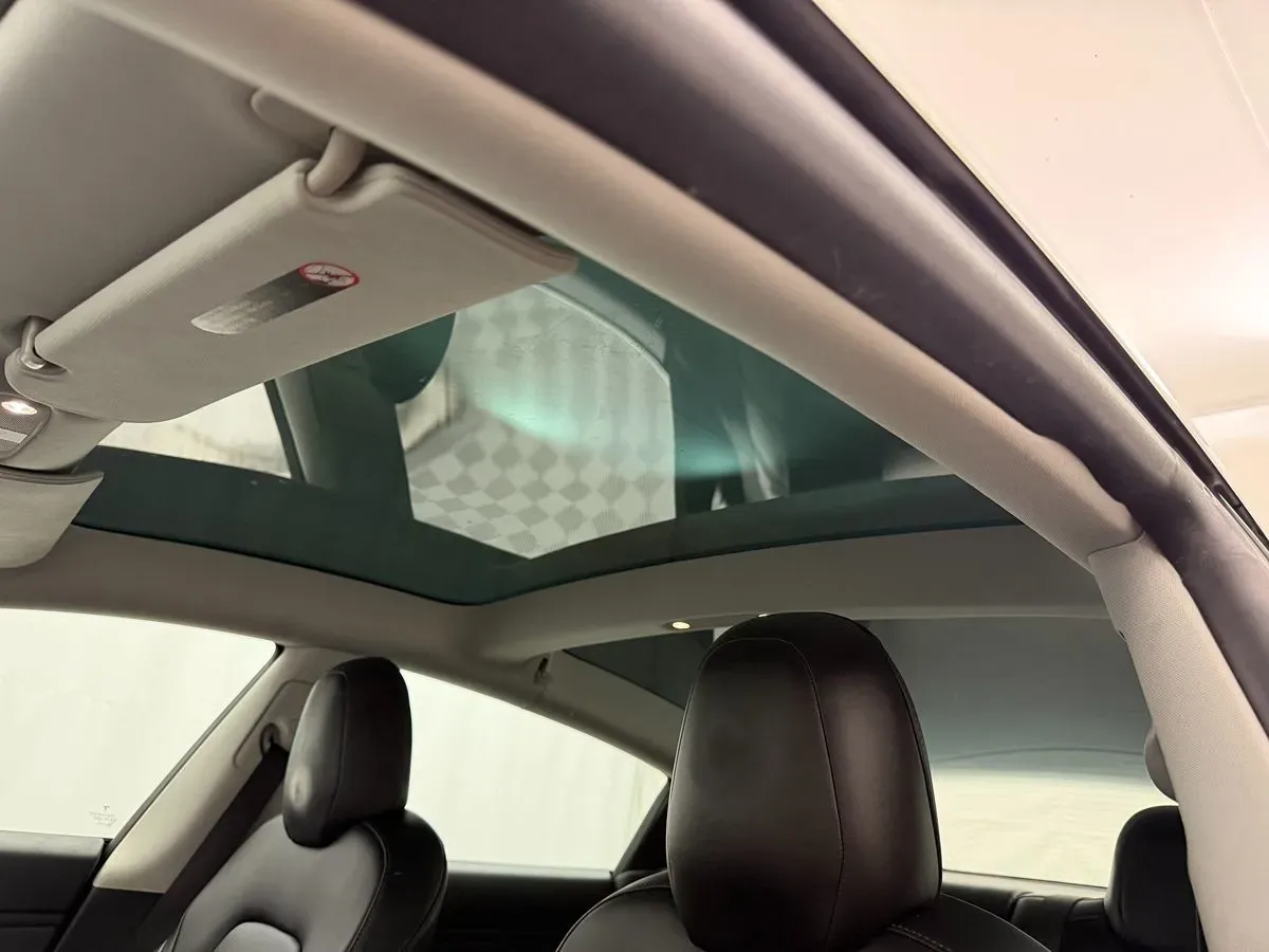 Tesla Model 3 photo 9