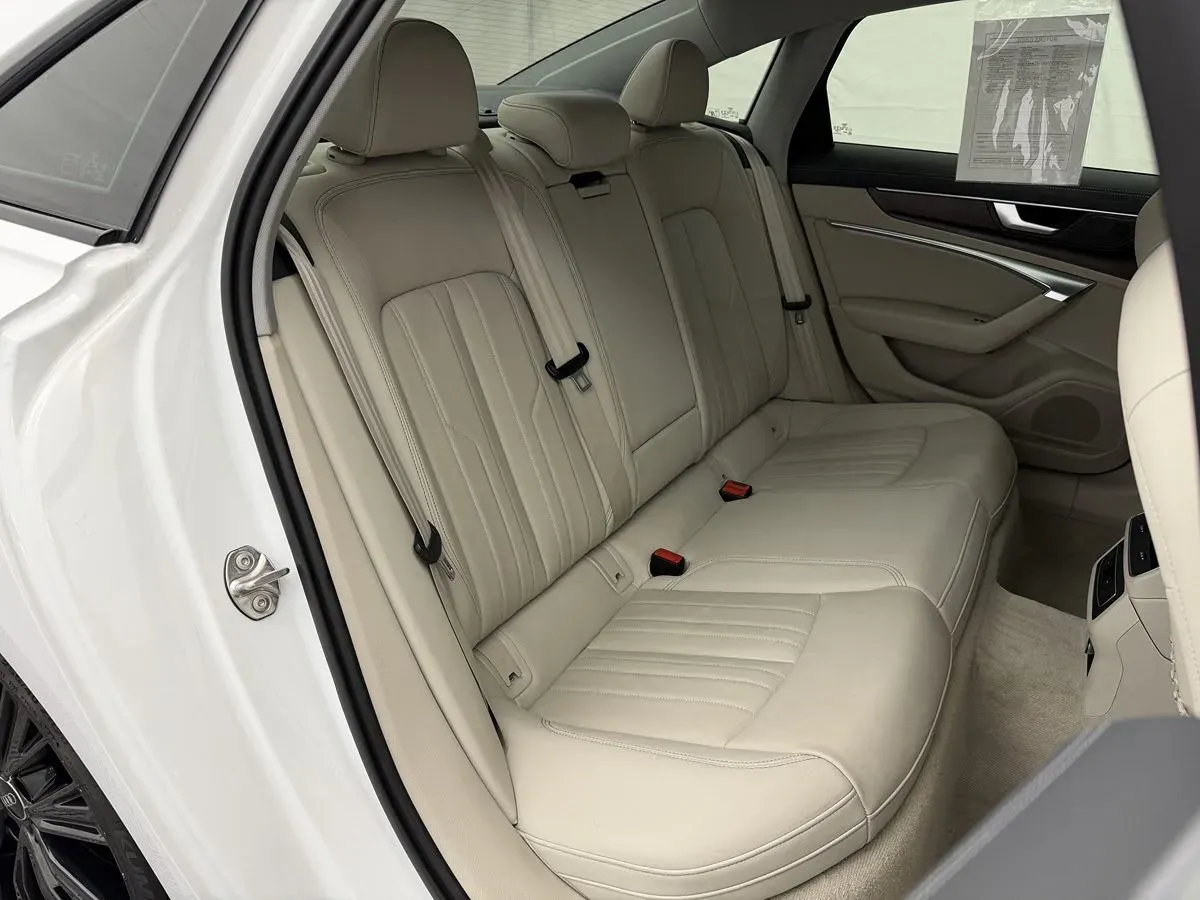 Audi A6 photo 38