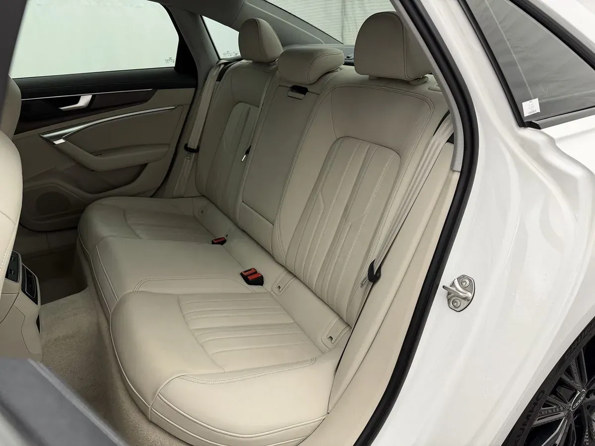 Audi A6 photo 36