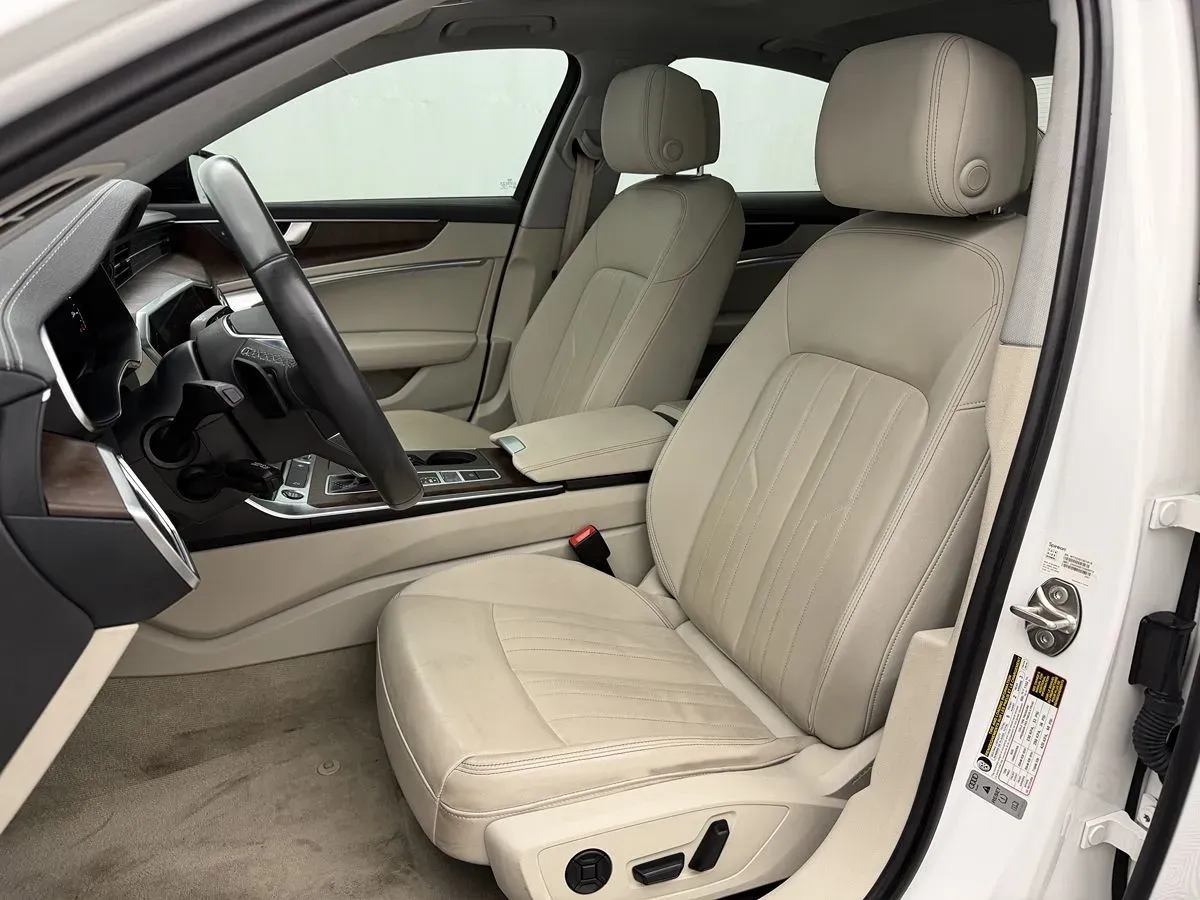 Audi A6 photo 8