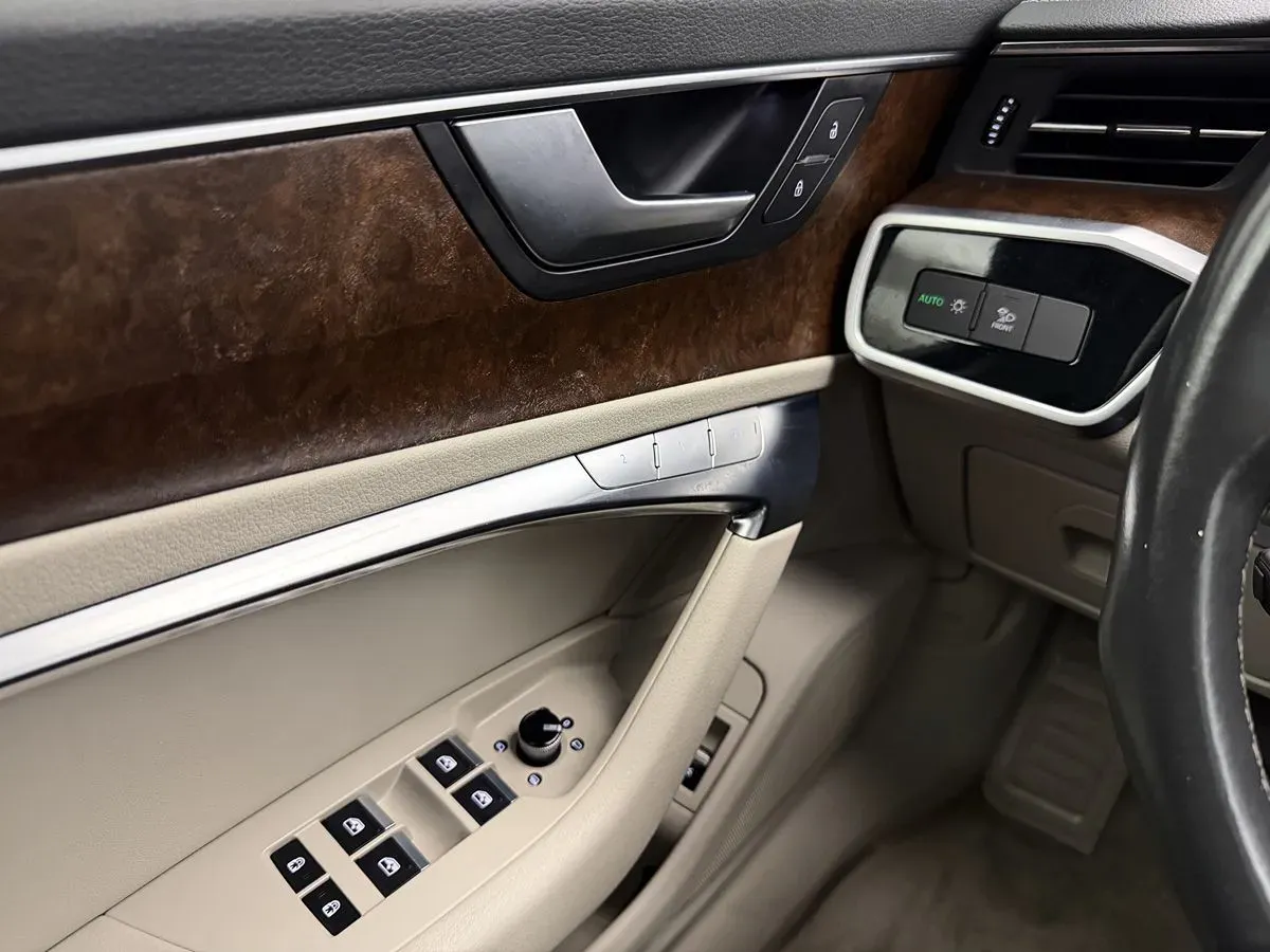 Audi A6 photo 12