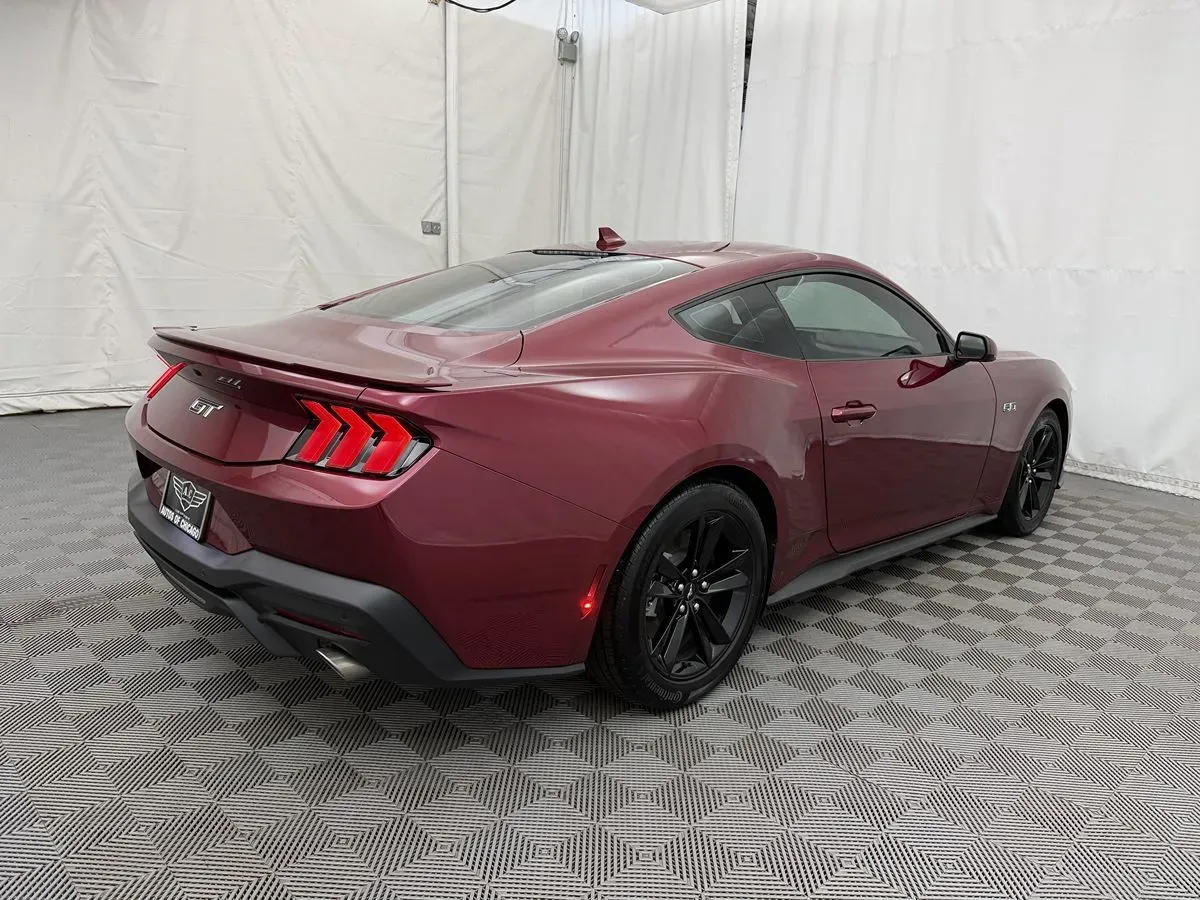 Ford Mustang photo 5