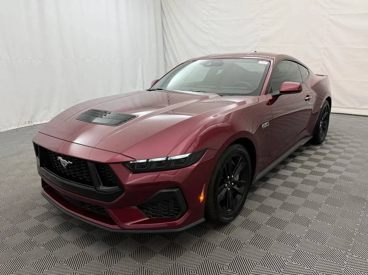 Ford Mustang photo 2