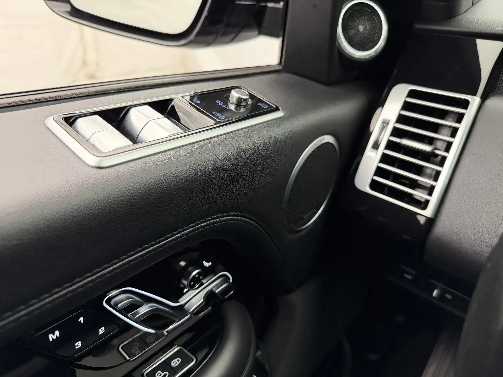 Land Rover Range Rover photo 21
