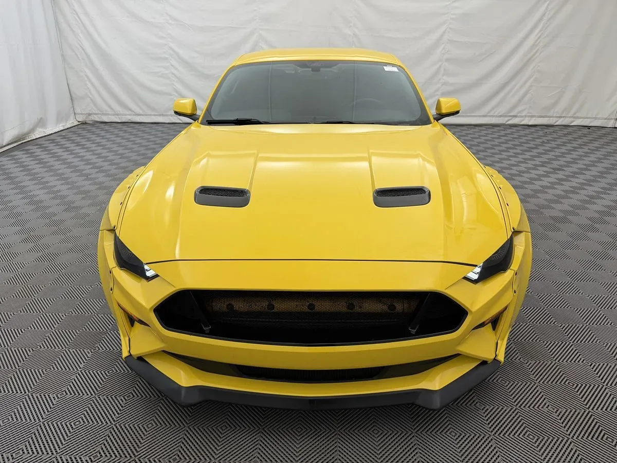 Ford Mustang photo 3
