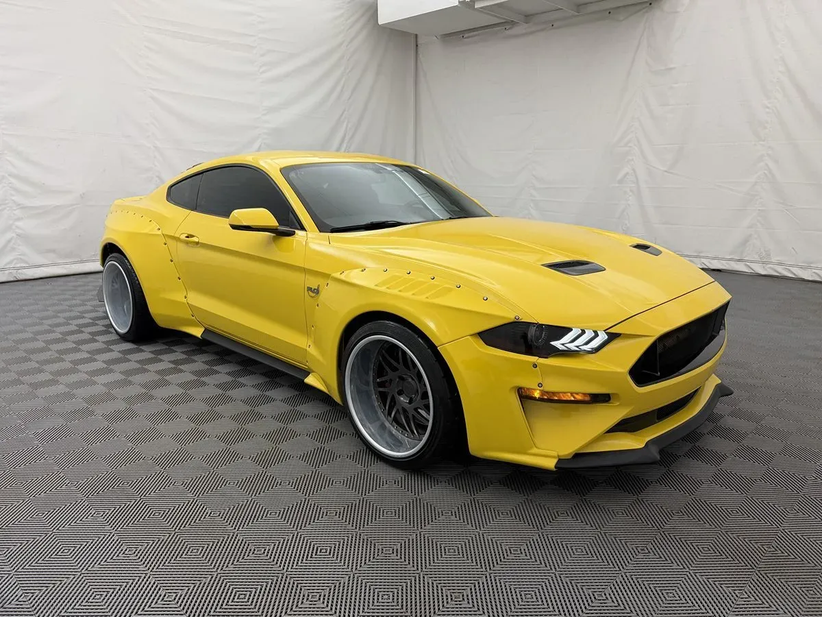 Ford Mustang photo 4