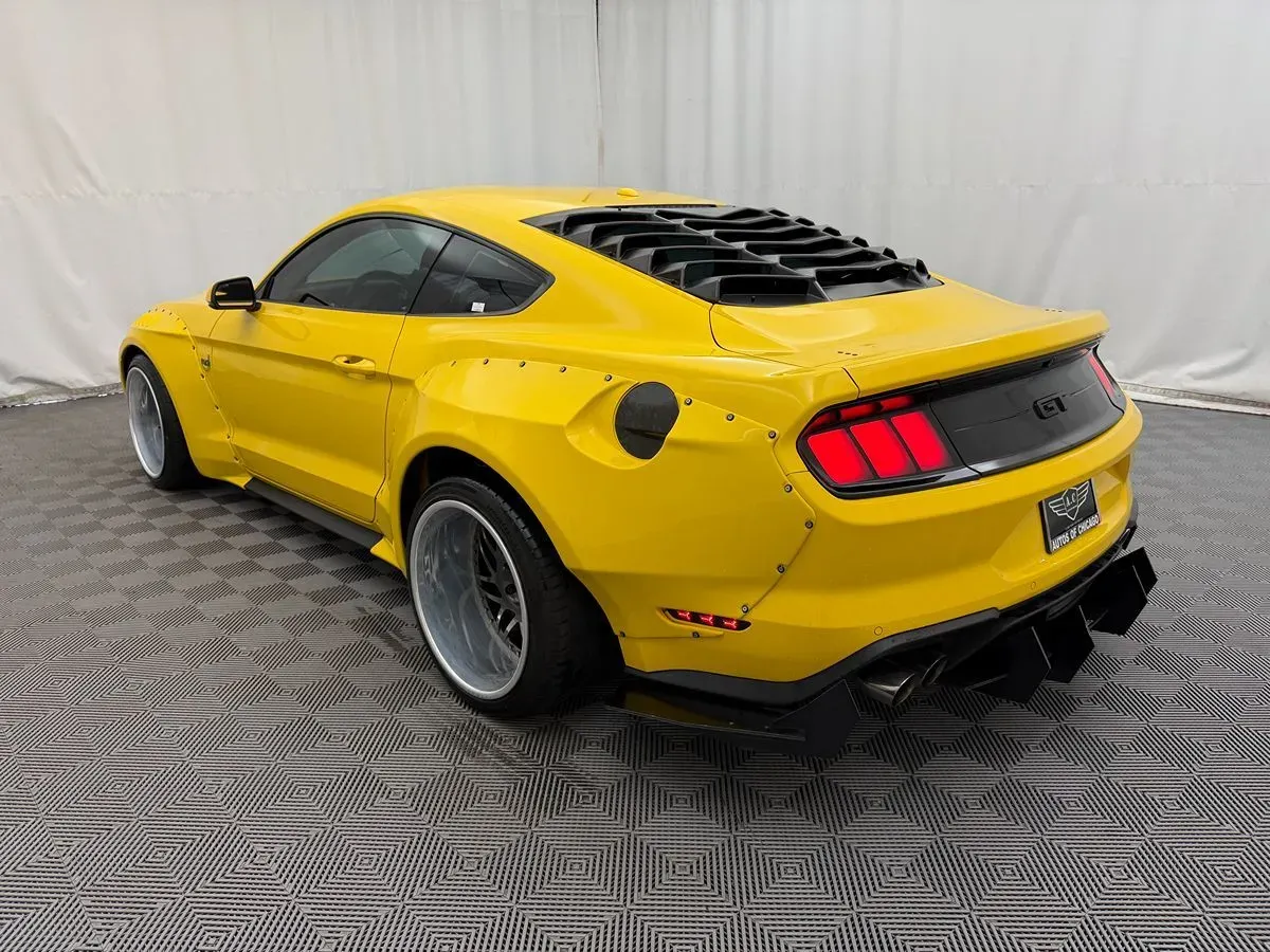 Ford Mustang photo 7