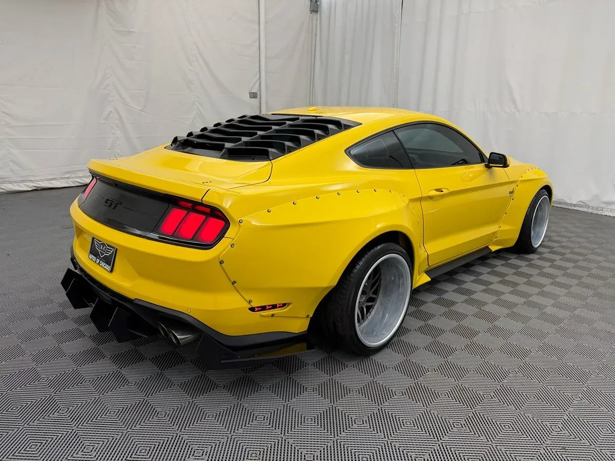 Ford Mustang photo 5