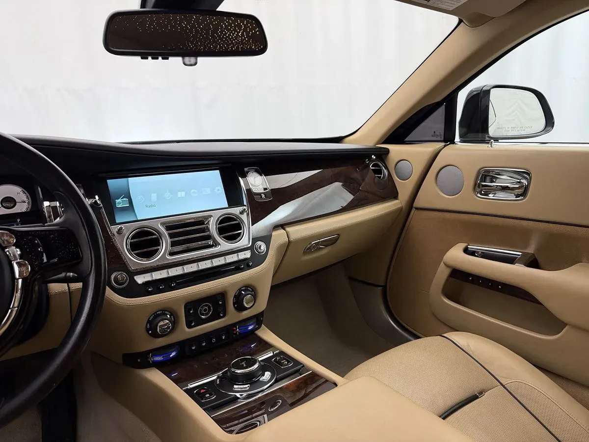 Rolls-Royce Wraith photo 18