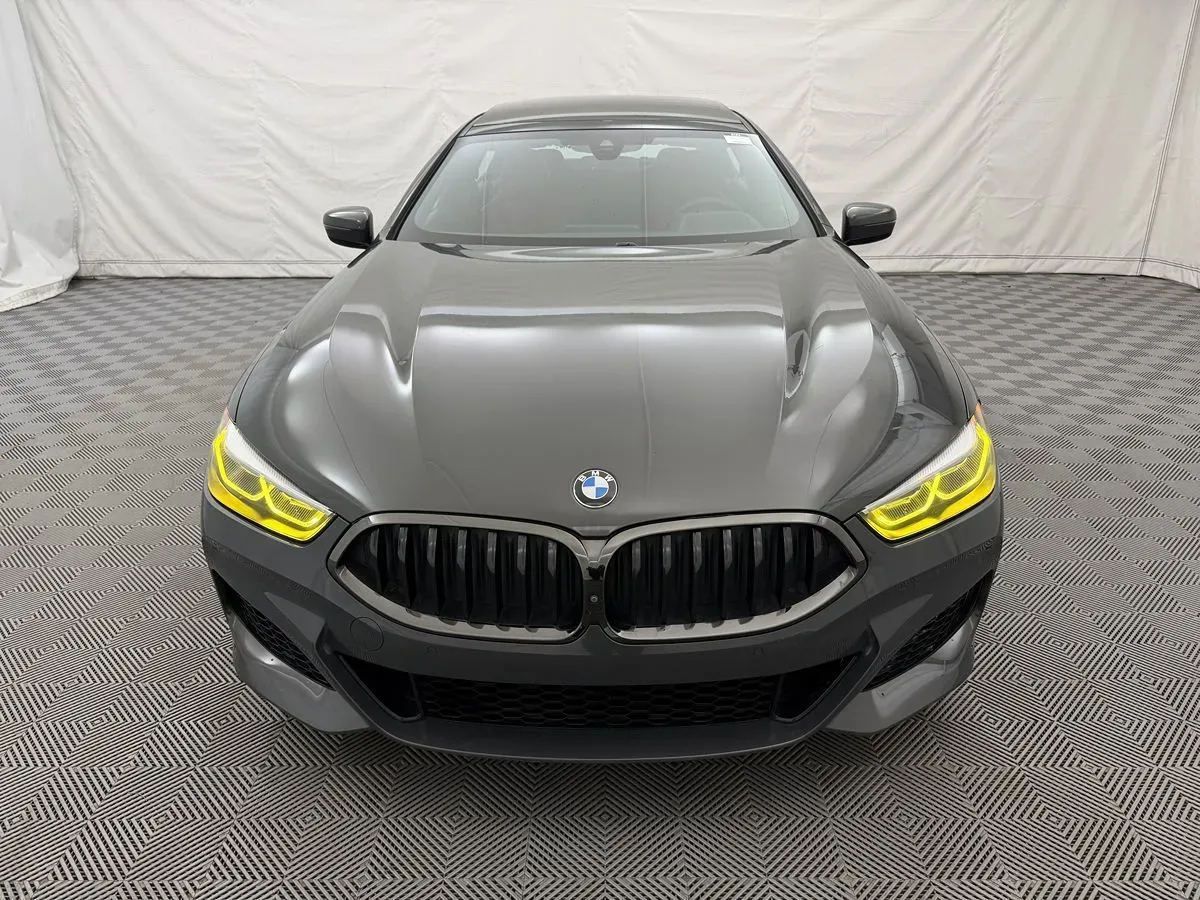 BMW 8 Series photo 3