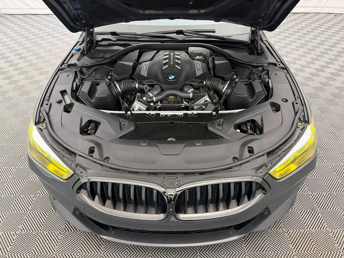 BMW 8 Series photo 44