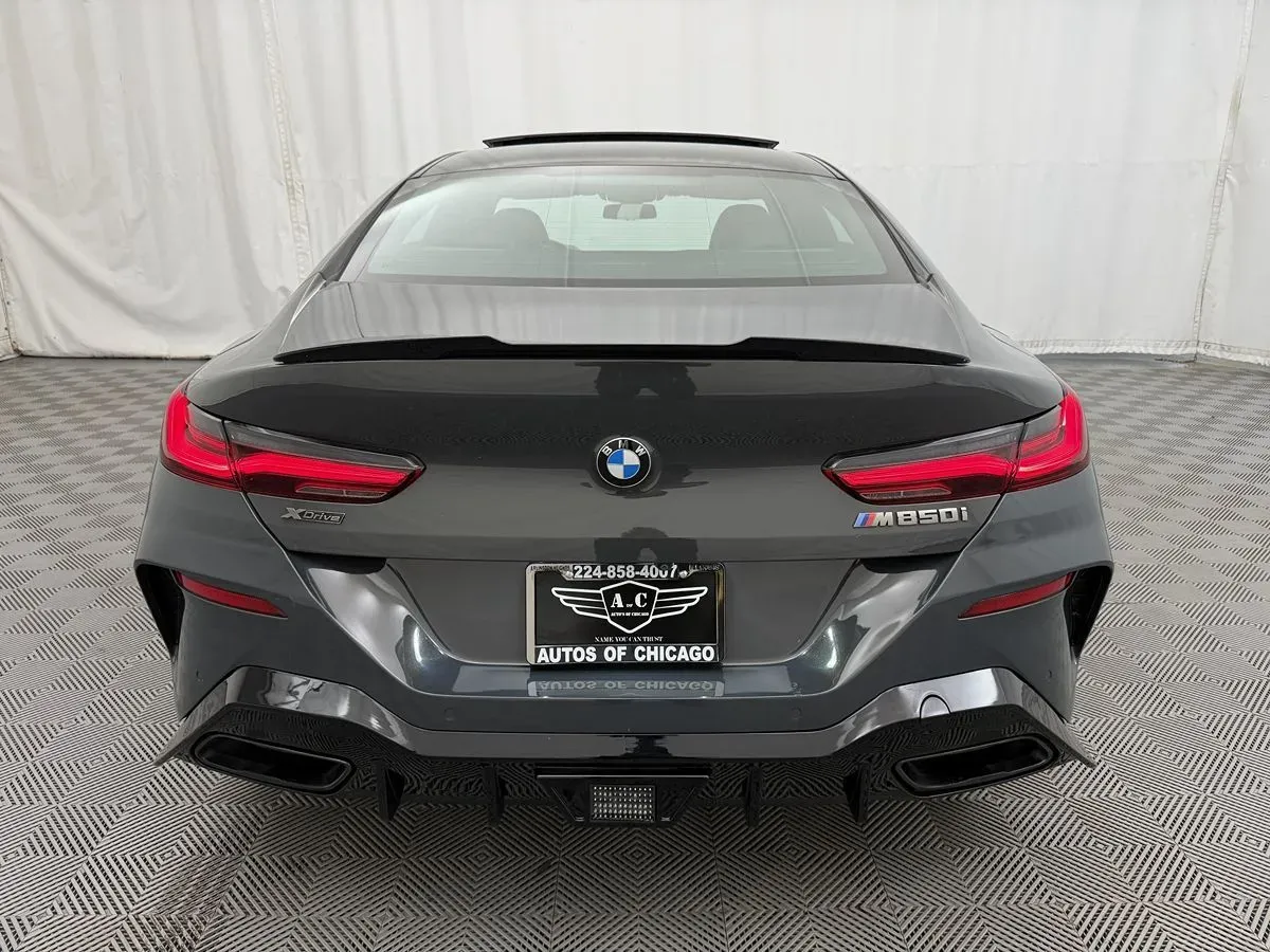 BMW 8 Series photo 6