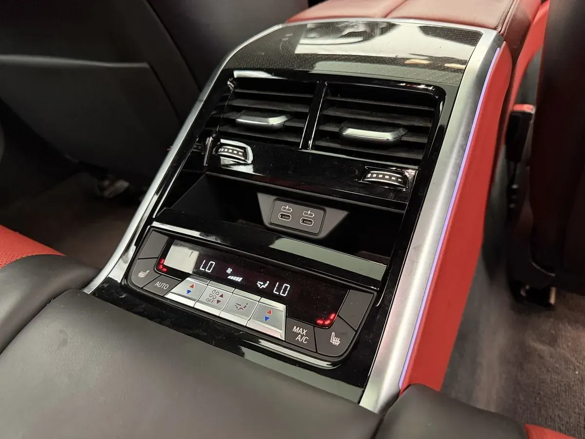 BMW 8 Series photo 39