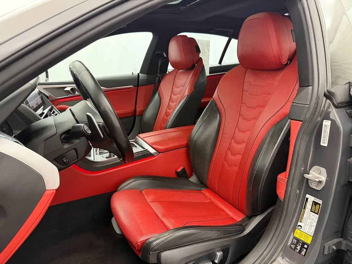 BMW 8 Series photo 8
