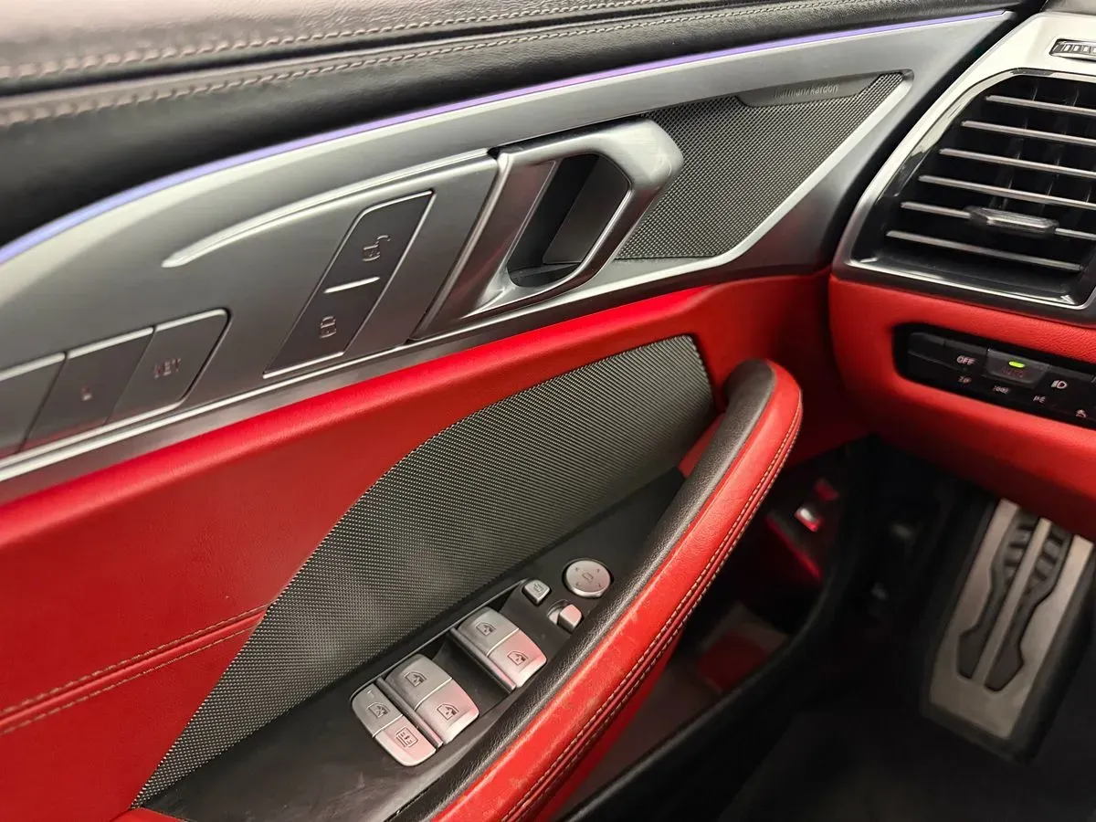 BMW 8 Series photo 17