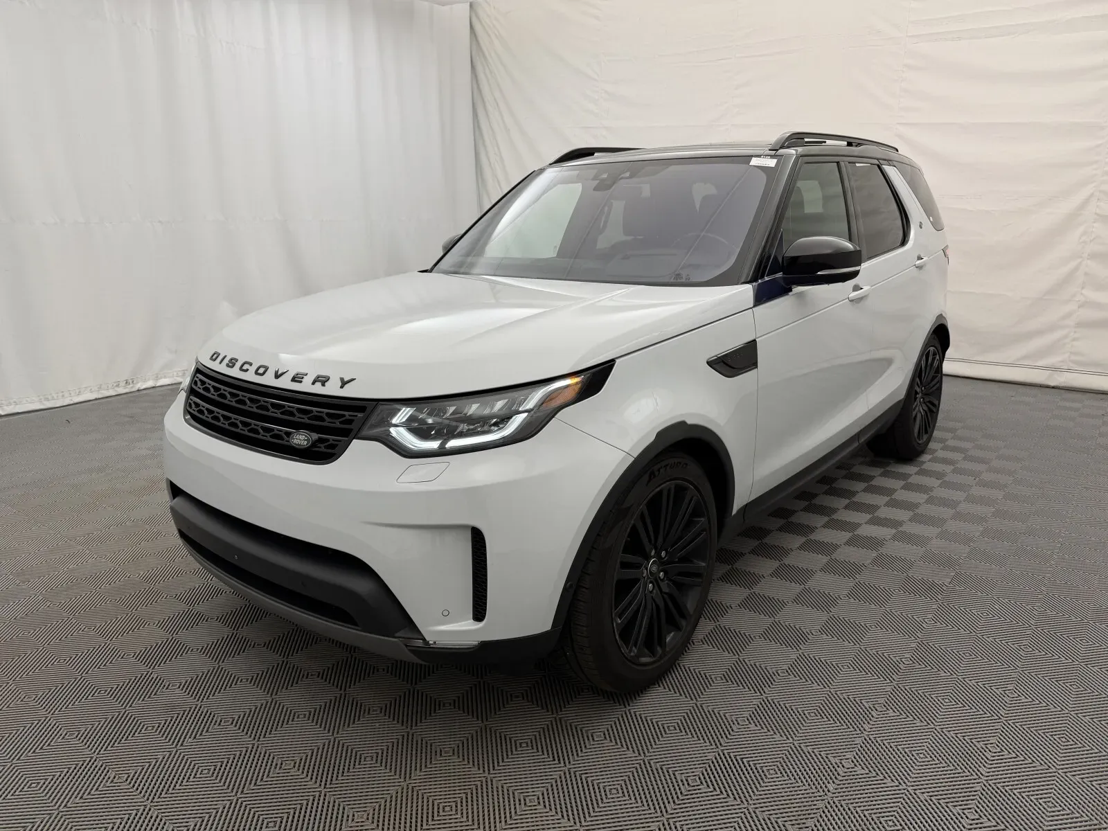 Land Rover Discovery photo 2
