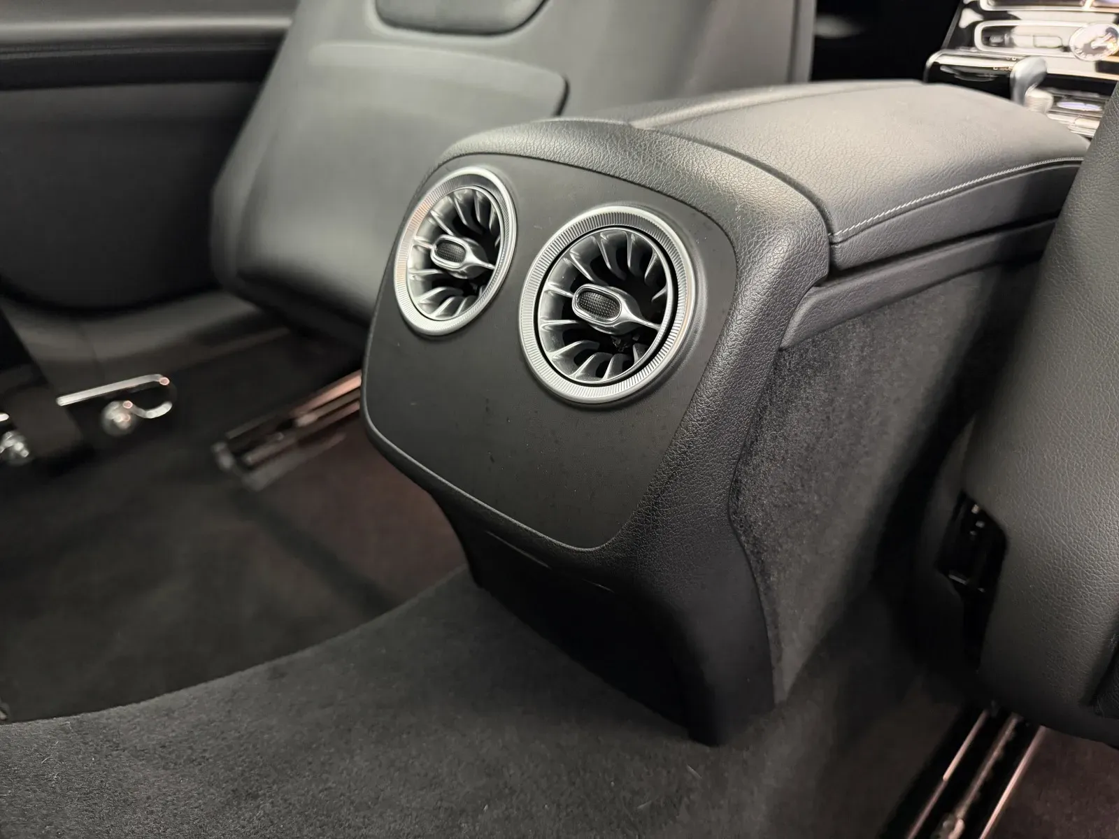 Mercedes-Benz E-Class photo 40