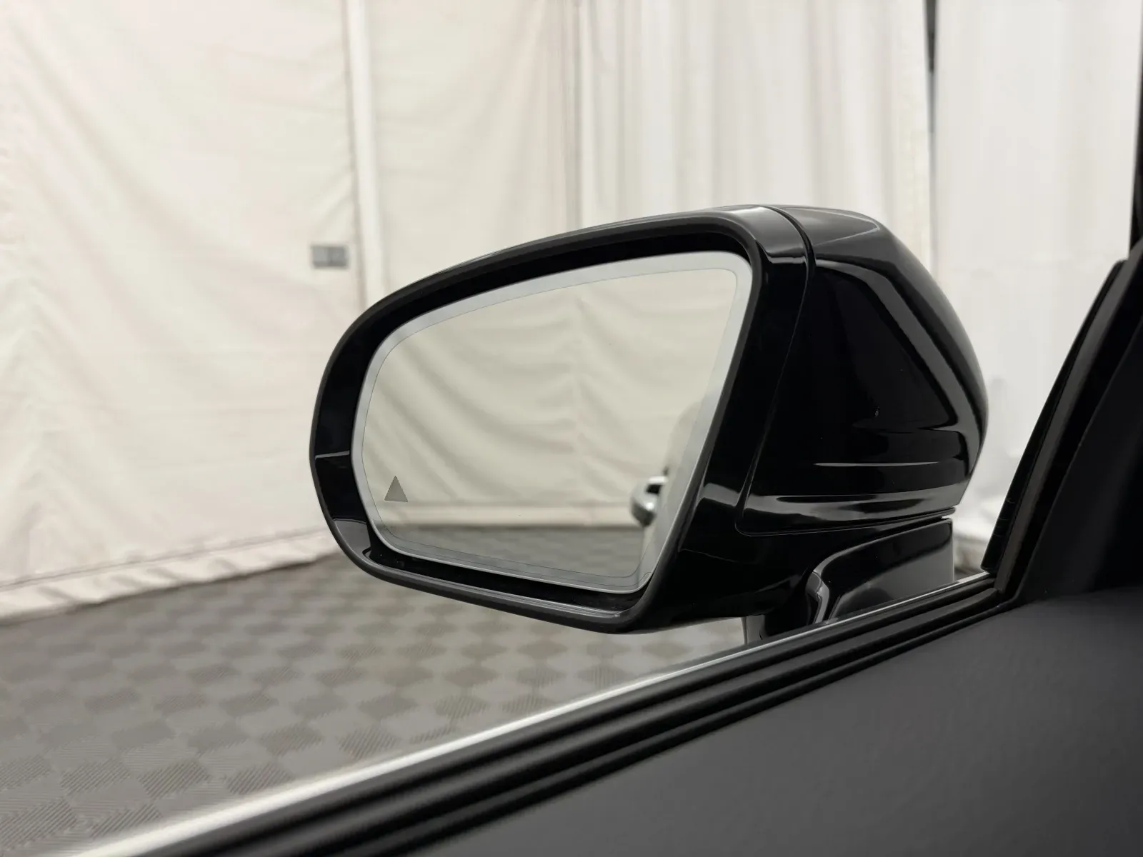 Mercedes-Benz E-Class photo 18