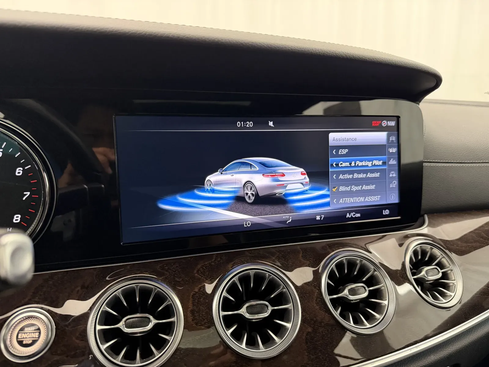 Mercedes-Benz E-Class photo 30