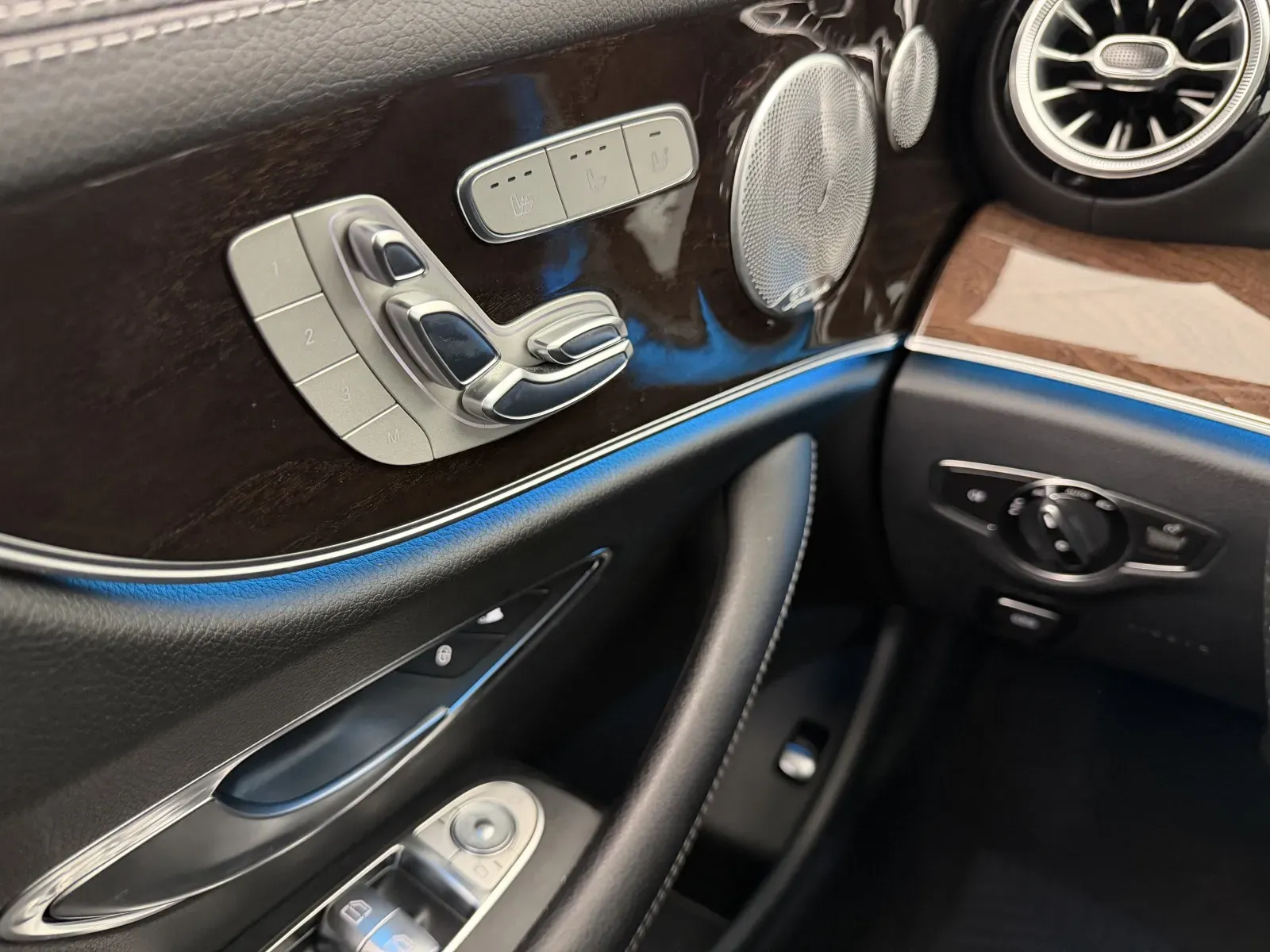 Mercedes-Benz E-Class photo 13