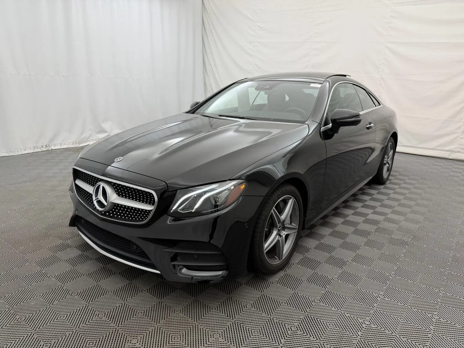 Mercedes-Benz E-Class photo 2